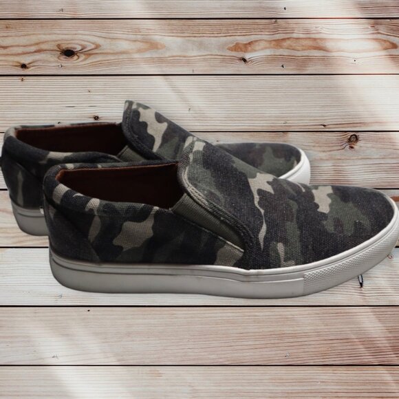 Steve Madden Green and White Flats Slip-On Comfort - Picture 4 of 7